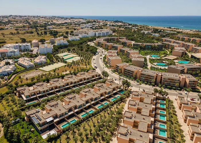 Salgados 2-Bedroom Apartment - 900M From The Beach - Wifi