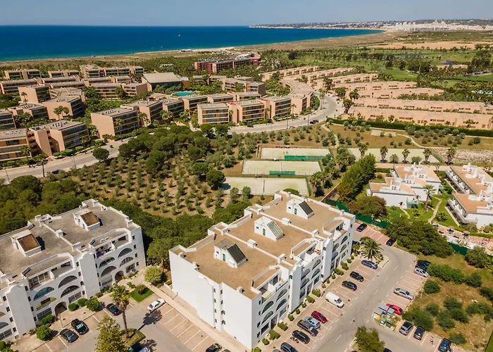 Salgados 2-Bedroom Apartment - 900M From The Beach - Wifi
