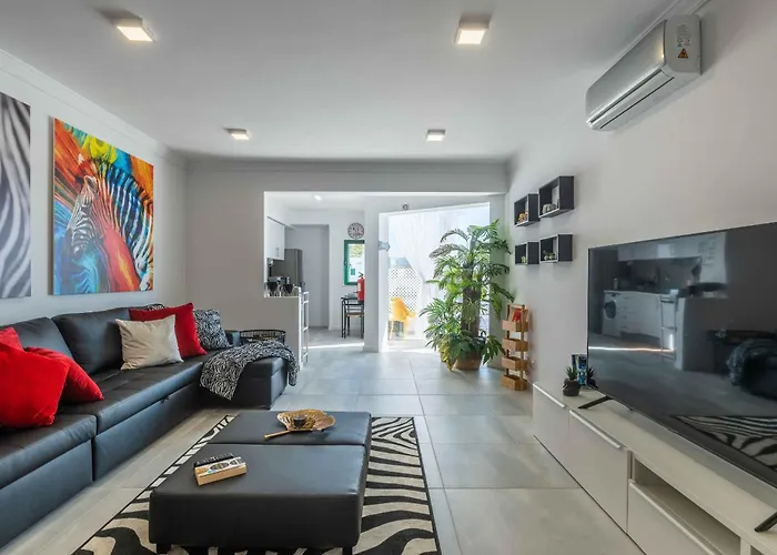 Salgados 2-Bedroom Apartment - 900M From The Beach - Wifi