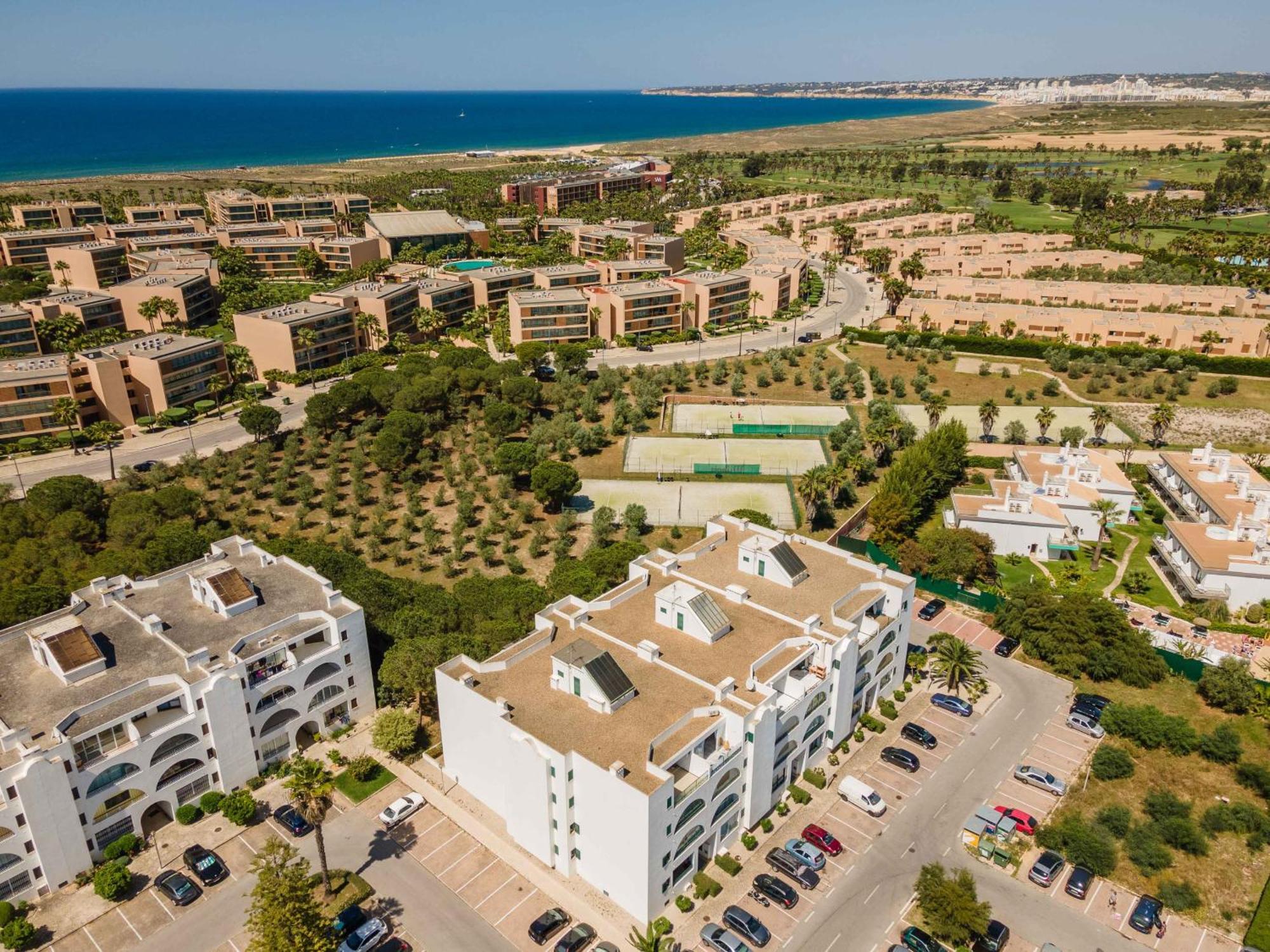 Salgados 2-bedroom - 900m From The - Wifi Guia (Faro)