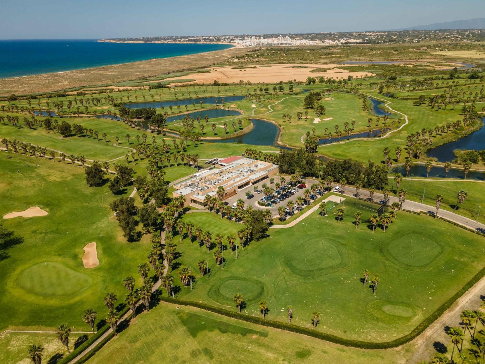 Salgados 2-bedroom - 900m From The - Wifi Apartment *