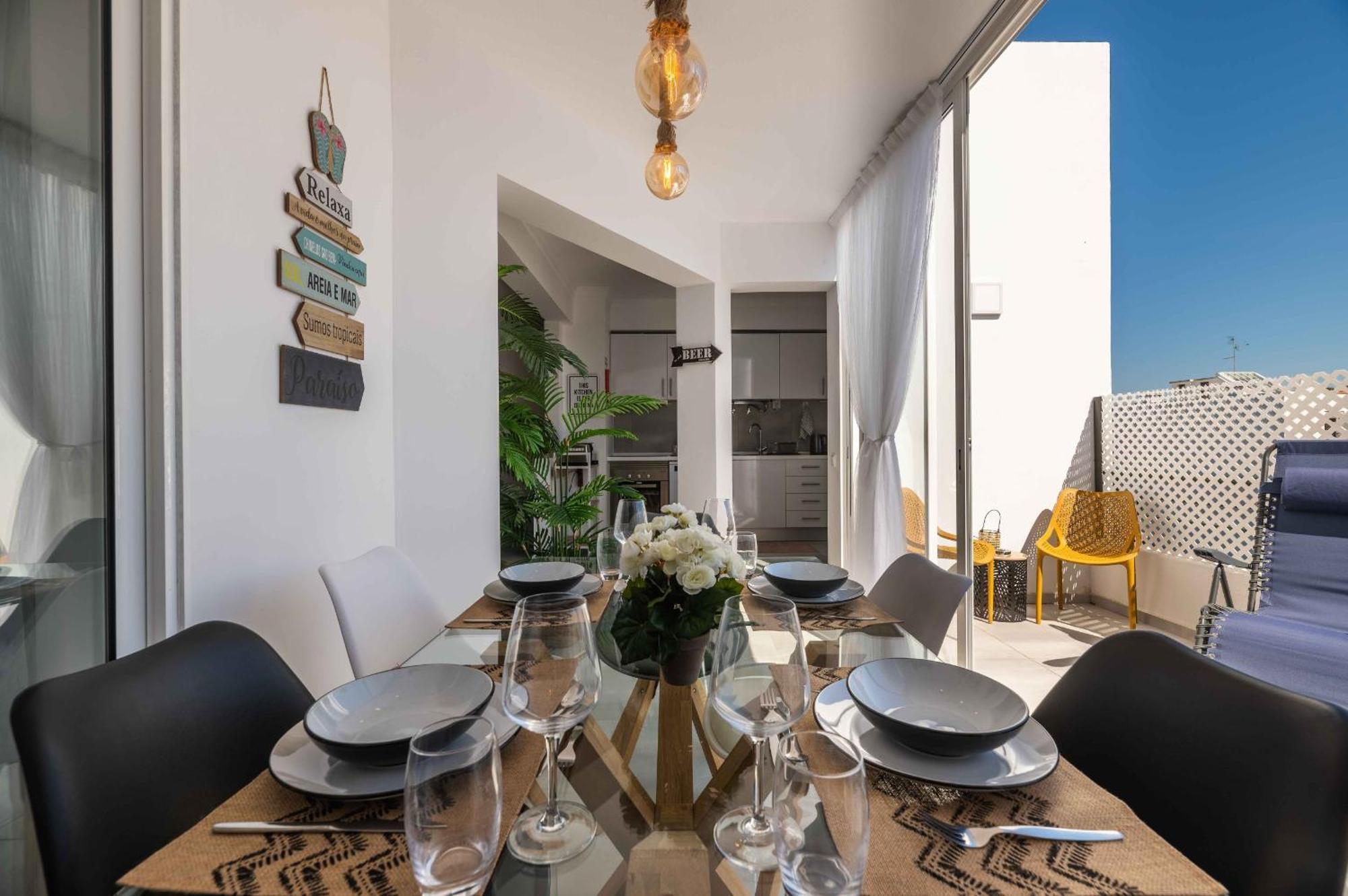 Salgados 2-bedroom - 900m From The - Wifi Apartment