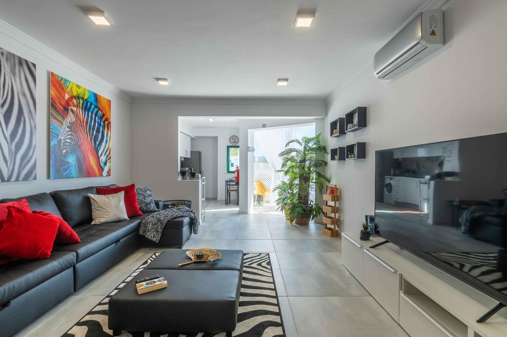 Salgados 2-bedroom - 900m From The - Wifi Guia (Faro)