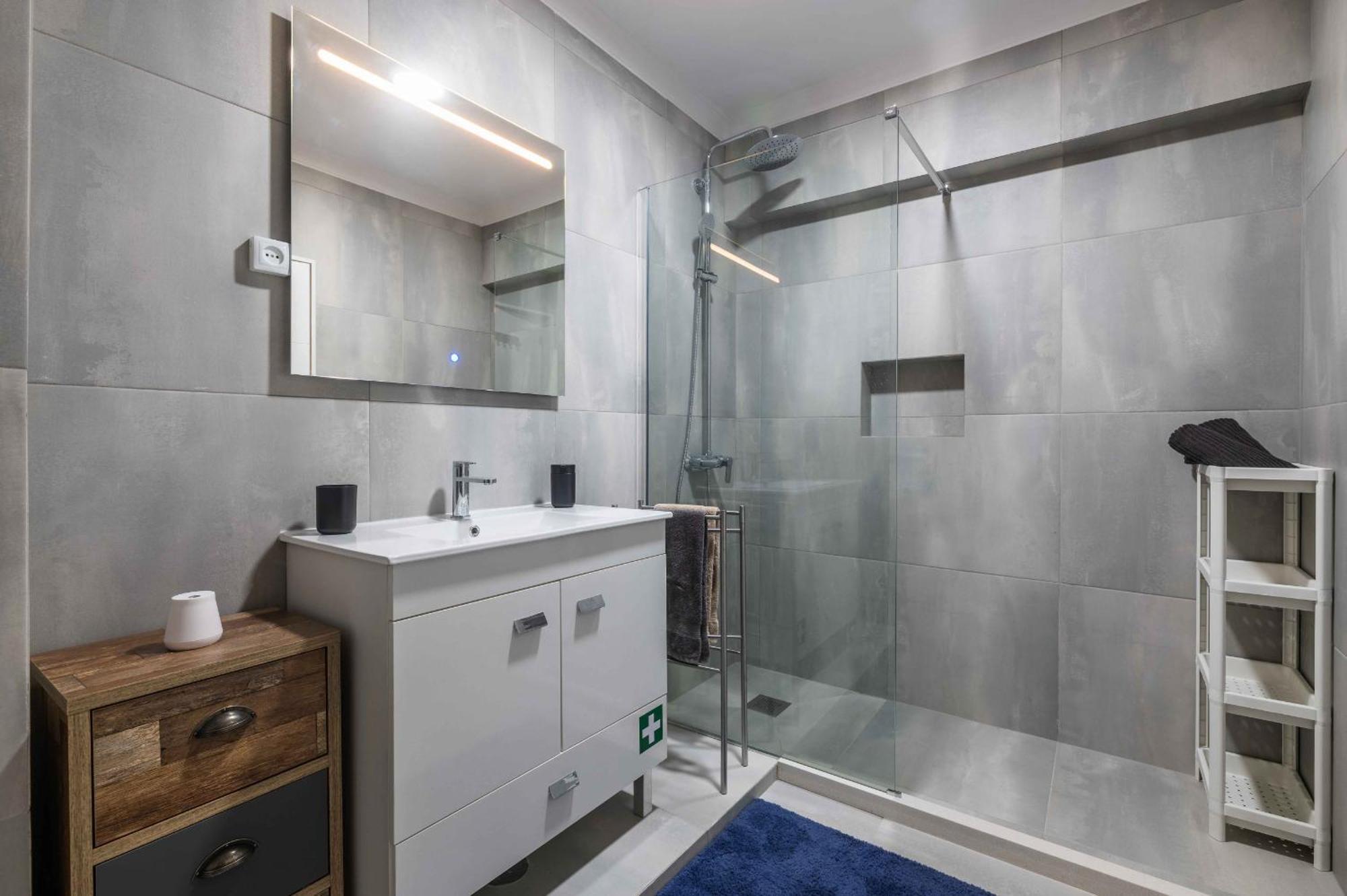 Salgados 2-bedroom - 900m From The - Wifi * Guia (Faro)
